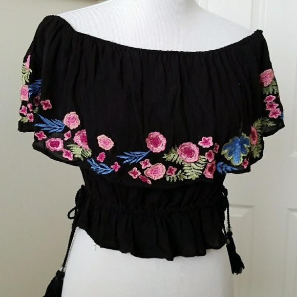 Off shoulder embroidery top - Picture 4 of 6